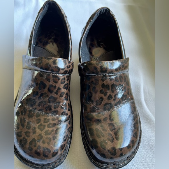 BOC Clogs Leopard Print Cheetah Print Clogs Woman Size 7 - Picture 3 of 16